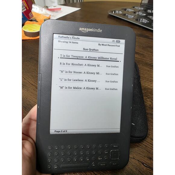 Amazon Kindle Keyboard 3, Wi-Fi, 6" 4GB, D00901 3rd Generation 85 Books - Picture 6 of 16